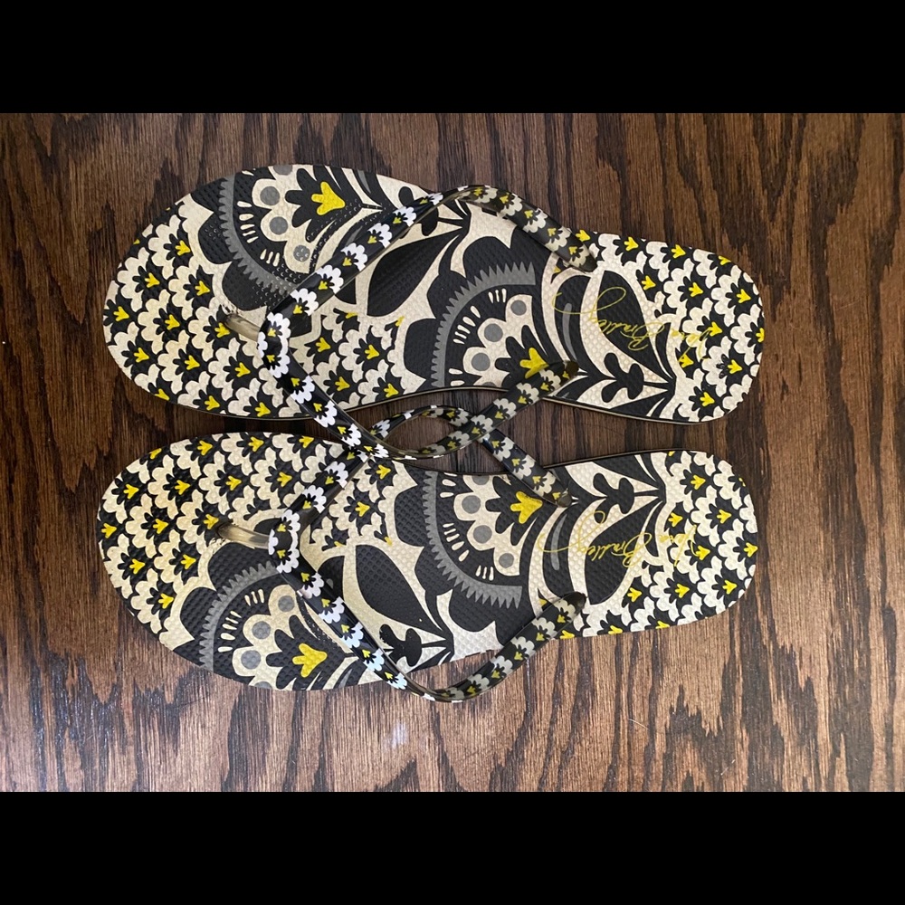 Vera Bradley sandals! Size 9-10. Gorgeous pattern! - Picture 2 of 4